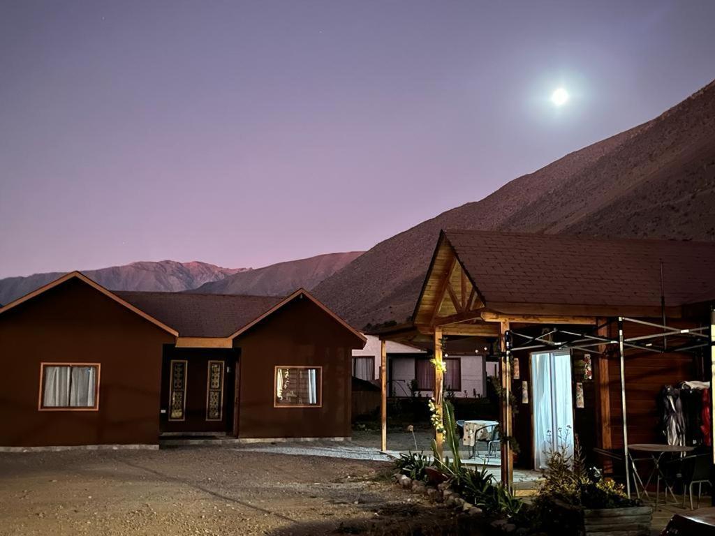 Cabanas Vicuna Cielo De Peralillo - Valle De Elqui Luaran gambar