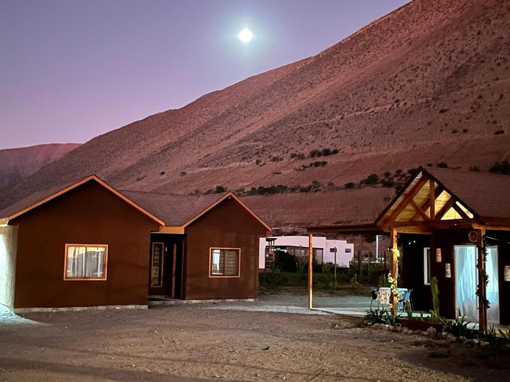 Cabanas Vicuna Cielo De Peralillo - Valle De Elqui Luaran gambar